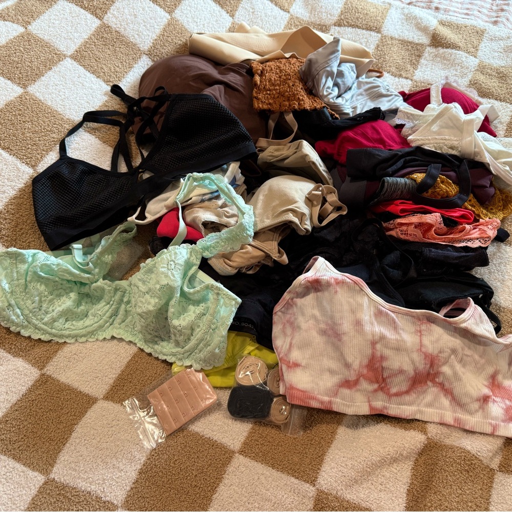 Bundle of Bras!!